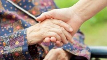 Συντάξεις χηρείας: Στο τραπέζι αλλαγές σε 3 μέτωπα