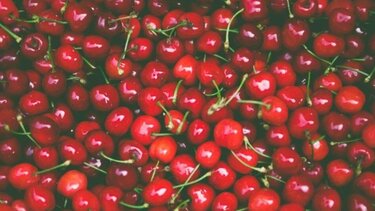 Σε τιμές... χρυσού εμφανίστηκαν τα κεράσια στα μανάβικα 