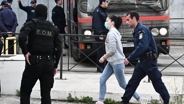 Υπόθεση 12χρονης στον Κολωνό: Παραπομπή των 18 κατηγορουμένων της δεύτερης δικογραφίας ζητά ο Εισαγγελέας