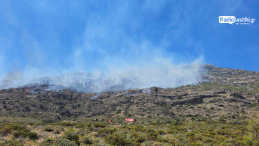 Μαίνεται η μεγάλη φωτιά στην Ιεράπετρα - Ενισχύθηκαν περαιτέρω οι δυνάμεις που επιχειρούν