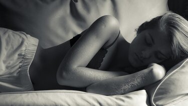 Μείωση του καφέ: Πώς επηρεάζει τον ύπνο και τα όνειρά σας