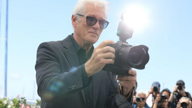 Ρίτσαρντ Γκιρ στο φεστιβάλ των Καννών: "Είναι περίεργο να μεγαλώνεις μπροστά στον φακό"