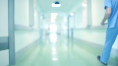 Μάχη για τη ζωή του δίνει το 2χρονο κοριτσάκι που άρπαξαν φωτιά τα ρούχα του από ανάφλεξη