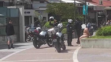 Κυκλοφορούσε γυμνός στο κέντρο της Λάρισας - Ισχυριζόταν ότι είναι ο Ιησούς Χριστός!