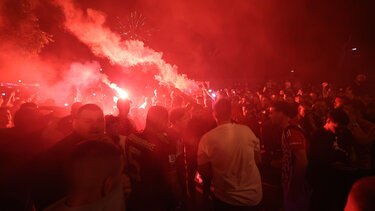 Ξέφρενοι πανηγυρισμοί και στην Κρήτη για την κατάκτηση του Europa Conference League από τον Ολυμπιακό