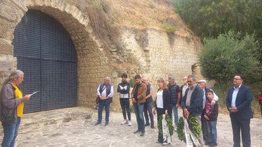 Κατάθεση στεφάνων της ΚΟ Ηρακλείου του ΚΚΕ στη Στοά Μακάσι 