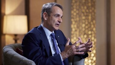 Στα μπουζούκια με Κασσελάκη, για μπάσκετ με Ανδρουλάκη και σε ερημικό νησί με Κουτσούμπα!