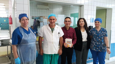 Συμβολικά πασχαλινά δώρα στους εργαζόμενους στο ΠΑΓΝΗ