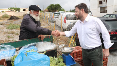 Στο Αρκαλοχώρι ο Νίκος Ανδρουλάκης - Σύσκεψη στο Δημαρχείο για τους σεισμόπληκτους
