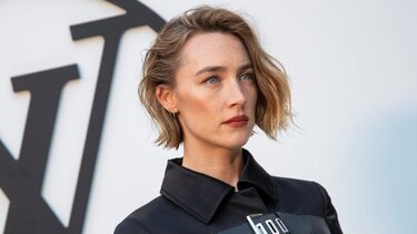 Η Σίρσα Ρόναν παλεύει με τον αλκοολισμό στην ταινία «The Outrun»