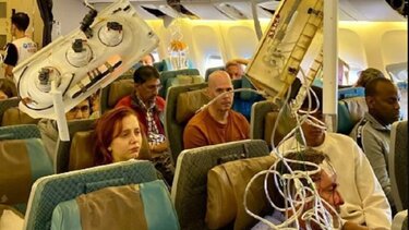 Μαρτυρία από την πτήση της Singapore Airlines: "Επιβάτες εκτοξεύτηκαν στο ταβάνι" 