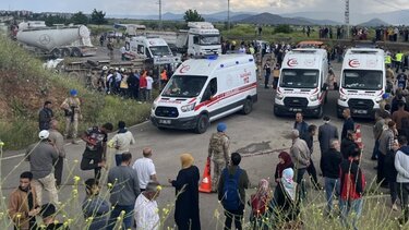 Τραγωδία στην Τουρκία: Οκτώ νεκροί από σύγκρουση βυτιοφόρου και μικρού λεωφορείου