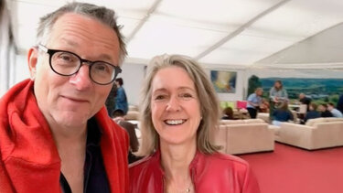 Σύμη: «Δεν χάνουμε τις ελπίδες μας, ευχαριστούμε τους Έλληνες και τις αρχές» λέει η σύζυγος του παρουσιαστή του BBC 