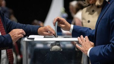 Γαλλία - Τύπος: Τις επιπτώσεις σε περίπτωση νίκης της ακροδεξιάς επισημαίνουν σημερινά δημοσιεύματα