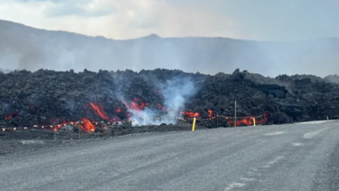 Η λάβα "καταπίνει" την Ισλανδία – Εντυπωσιακές εικόνες και βίντεο