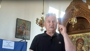 Έστησαν κάλπες μέσα σε εκκλησία!