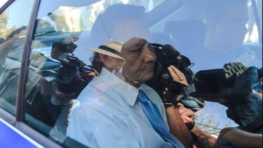 Αγνώριστος ο Απόστολος Λύτρας: Έχασε πολλά κιλά και καπνίζει πολύ - Οι πρώτες 15 ημέρες στο κελί