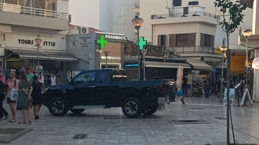 "Δημόσιο, ελεύθερο πάρκινγκ η πλατεία Κορνάρου"