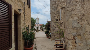 Καλυβιανή: Μικρό, παραδοσιακό χωριό με θέα... τα Αντικύθηρα!