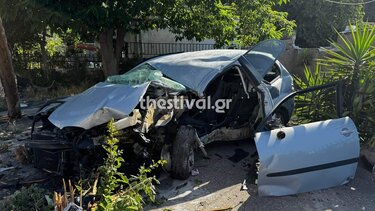 Νεκρός 22χρονος οδηγός – Το ΙΧ "καρφώθηκε" σε κολόνα φωτισμού