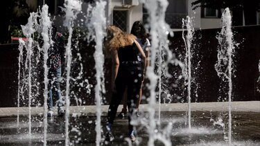 Καιρός: Παραμένει ο καύσωνας - Πού θα φτάσει το θερμόμετρο στην Κρήτη