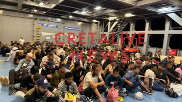 Μετανάστες: Τεράστια επιχείρηση διάσωσης 283 ανθρώπων, ανοργάνωτοι στην υποδοχή - Δείτε εικόνες