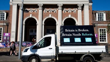 Βρετανία: Διαφαίνεται ιστορική νίκη των Εργατικών, πιθανό να χάσει και την έδρα του ο Σούνακ