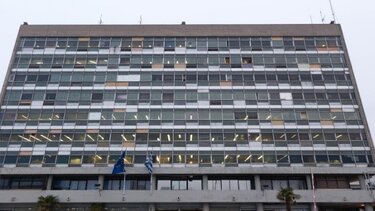 Λουκέτο σε τμήμα του ΑΠΘ: Καταρρέουν πάνελ και πλημμυρίζουν υπόγεια 