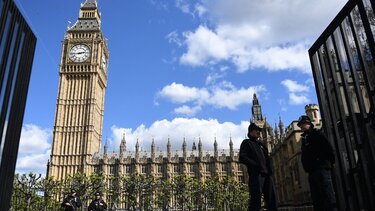 Περισσότερα από 1.000 μικρά σκάφη με μετανάστες έφθασαν στο Ηνωμένο Βασίλειο παρά τη συμφωνία με το Παρίσι