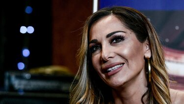 Τουρκία: Ακύρωσε η Δ. Βανδή συναυλία επειδή είχαν αναρτήσει αφίσες του Κεμάλ Ατατούρκ