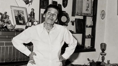 Μια σπάνια φωτογραφία της Γεωργίας Βασιλειάδου στο σαλόνι του σπιτιού της