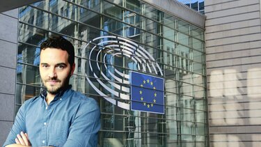 «Η νέα γενιά πάντα έχει μια άγνοια κινδύνου που την καθιστά- εν δυνάμει- δύναμη αλλαγής της κοινωνίας»