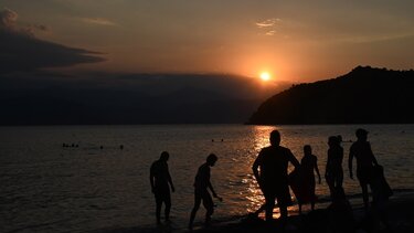 Επιμένουν οι υψηλές θερμοκρασίες: ποιες περιοχές βρίσκονται στο "κόκκινο"