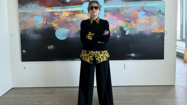 Η Σάρον Στόουν επιστρέφει δυναμικά στο σίκουελ του «Nobody» με τον ρόλο της κακιάς