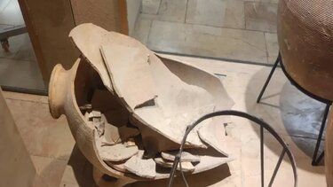 Παιδί έσπασε κατά λάθος αγγείο 3.500 ετών σε μουσείο