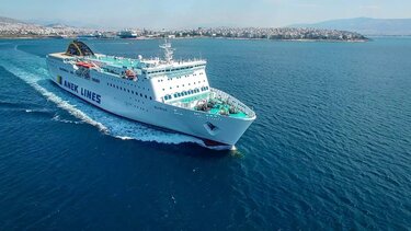 Ταλαιπωρία για τους επιβάτες του "Έλυρος" που ταξίδευαν για Χανιά