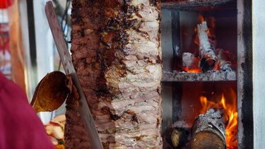 Ποια πόλη θέλει να βάλει «φρένο» στα τούρκικα γυράδικα