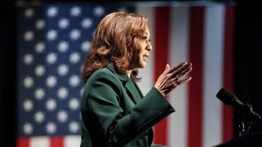 Η Κάμαλα Χάρις σχεδιάζει να αυξήσει σε 28% τον εταιρικό φόρο