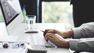 Ένας στους δύο ελεύθερους επαγγελματίες δήλωσε μηνιαίο εισόδημα 268 ευρώ! 