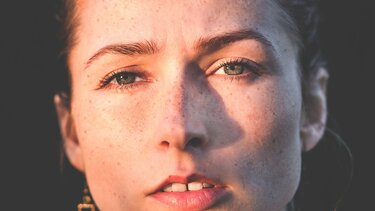 Πέντε σημάδια στο πρόσωπο και τα προβλήματα υγείας που μαρτυρούν