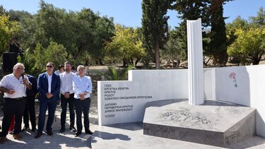 Σε κλίμα συγκίνησης τα εγκαίνια του μνημείου για τα θύματα των εργατικών δυστυχημάτων στον Κρουσώνα