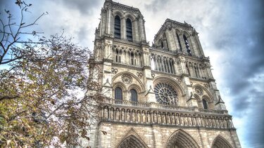 Ιστορία της Κυριακής: Ο Κουασιμόδος, η Παναγία των Παρισίων και η ελληνική λέξη που ενέπνευσε τον Βίκτορα Ουγκώ