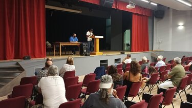 Συγκέντρωση διαμαρτυρίας στο Αρκαλοχώρι για τους σεισμόπληκτους