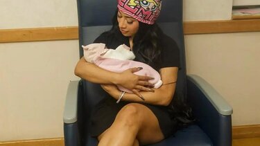 Η Cardi B γέννησε το τρίτο της παιδί ένα μήνα μετά το... διαζύγιο