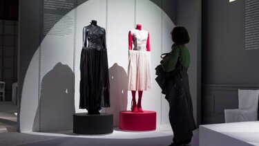 Σε δημοπρασία δημιουργίες υψηλής ραπτικής από τη συλλογή Quidam de Revel