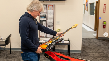 Ο Τζον Μπον Τζόβι έσωσε γυναίκα που ετοιμαζόταν να πηδήξει από γέφυρα