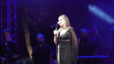 Μποφίλιου για το "πανάκριβο" φόρεμα: "Είναι ελληνικό brand και κοστίζει 148 ευρώ!"