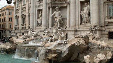 Φοντάνα ντι Τρέβι: Αφαιρέθηκαν οι σκαλωσιές – Παραδόθηκε στο κοινό το μνημείο