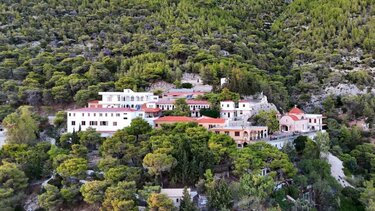 Ιερά Μονή Οσίου Παταπίου: Το ζωντανό μνημείο της Ορθοδοξίας όπου φυλάσσεται το θαυματουργό σκήνωμά του