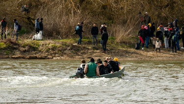 Έβρος: Συνελήφθησαν τρεις διακινητές που προωθούσαν στο εσωτερικό της χώρας 20 παράνομους μετανάστες